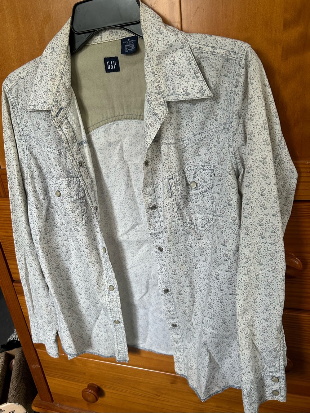 GAP Cream Button-Up Shirt with Subtle Grey Floral Print 100% cotton